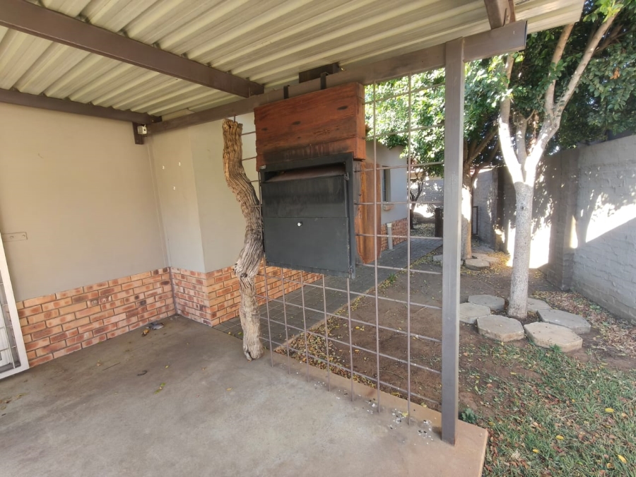 3 Bedroom Property for Sale in Waterkloof East North West